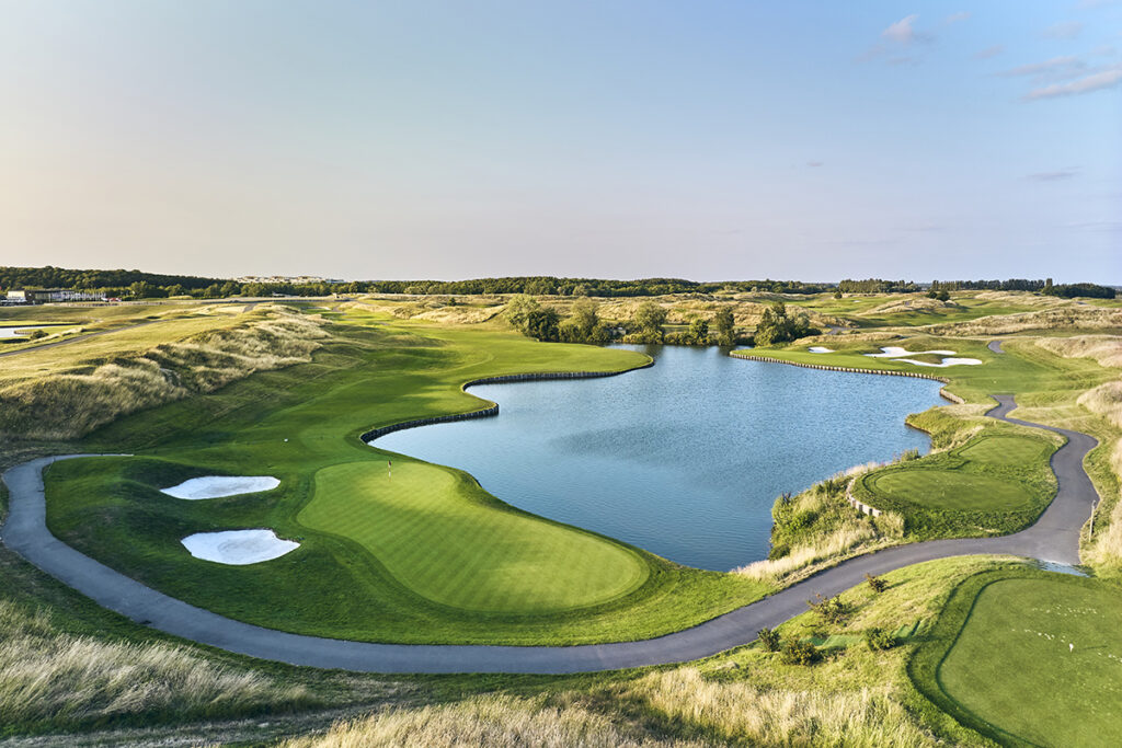 Golf National  The Golf of the French Golf Federation and the golf course  of the French Open!